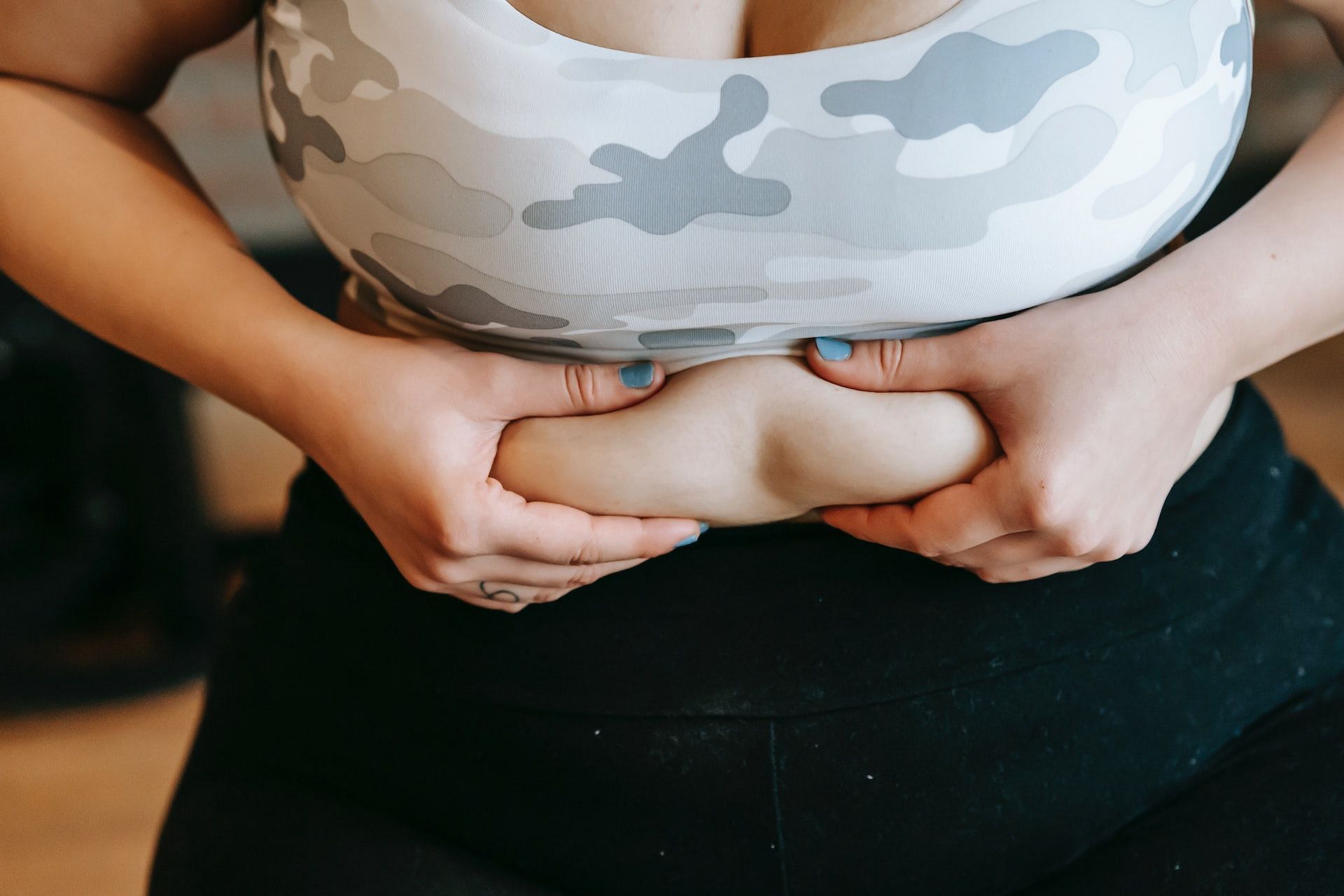 Burpees reduce stubborn belly fat. (Photo via Pexels/Andres Ayrton)